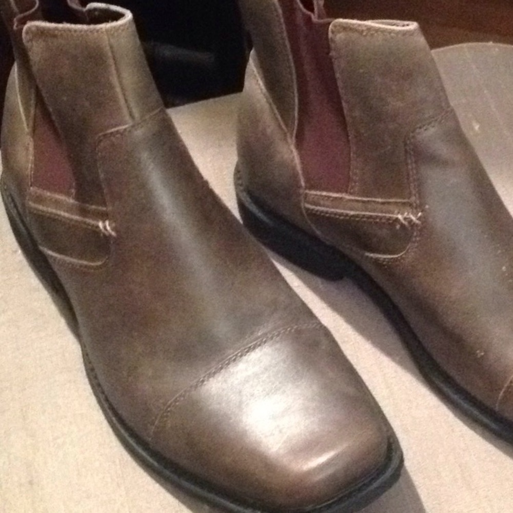 NWOT NXXT brown men's leather pull on boots
